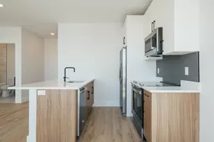 67 Martin Luther King Blvd, Newark, NJ 07104 - Photo 7
