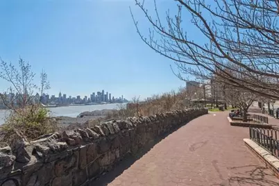 6045 Blvd East #C9, West New York, NJ 07093 - Photo 17