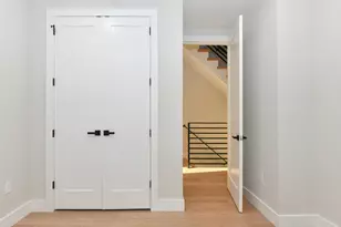 221 Columbia Ave, Jersey City, NJ 07307 - Photo 27