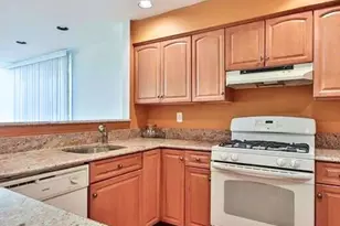 700 Mainsail Ln, Secaucus, NJ 07094 - Photo 3