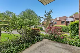 1 Peabody Ct, Teaneck Township, NJ 07666 - Photo 3