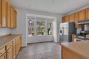 451 Albany Ct, West New York, NJ 07093 - Photo 3