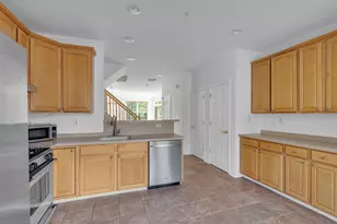 451 Albany Ct, West New York, NJ 07093 - Photo 5