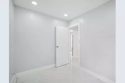 209 71st St, Guttenberg, NJ 07093 - Photo 13