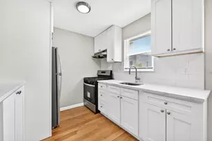 42 Lienau Pl, Jersey City, NJ 07306 - Photo 3