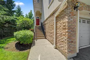 180 Blue Heron Dr, Secaucus, NJ 07094 - Photo 5