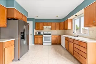 2 Hops Commons Ct, Secaucus, NJ 07094 - Photo 11