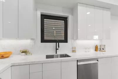 99 Van Horne St #2, Jersey City, NJ 07304 - Photo 5