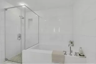31 Cambridge Wy, Weehawken, NJ 07086 - Photo 13