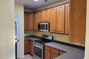 8 McMartin Ct, Jersey City, NJ 07305 - Photo 5