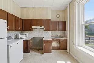122 Avenue A, Bayonne, NJ 07002 - Photo 11