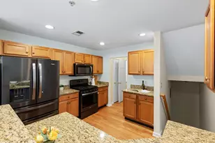 27 Bayside Dr, Bayonne, NJ 07002 - Photo 7