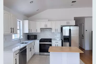 90 Leonard St #B2, Jersey City, NJ 07307 - Photo 3