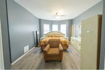 17 Bayside Pl, Jersey City, NJ 07305 - Photo 9