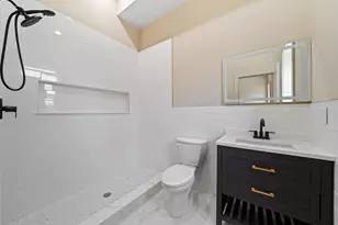 424 Woodlawn Ave, Jersey City, NJ 07305 - Photo 13