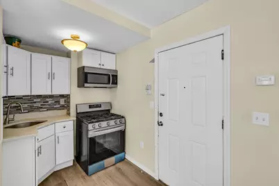 305 Cator Ave #1B, Jersey City, NJ 07305 - Photo 17