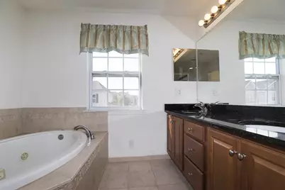 64 Mallard Pl #64, Secaucus, NJ 07094 - Photo 9