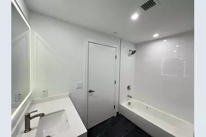 141 Christopher Columbus Dr #2, Jersey City, NJ 07302 - Photo 23