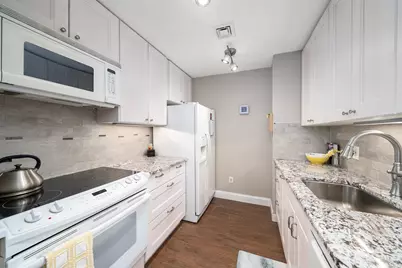 201 Shearwater Ct West #33, Jersey City, NJ 07305 - Photo 7