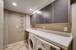 880 Summit Ave, Jersey City, NJ 07307 - Photo 17