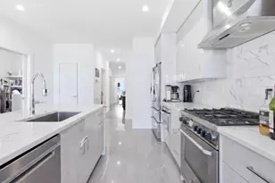 290 Griffith St, Jersey City, NJ 07307 - Photo 15
