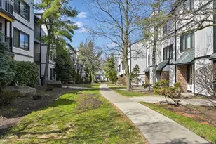 1537 John St, Fort Lee, NJ 07024 - Photo 9