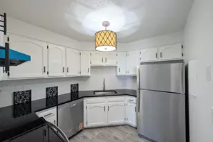 918 Harmon Cove Tower, Secaucus, NJ 07094 - Photo 11