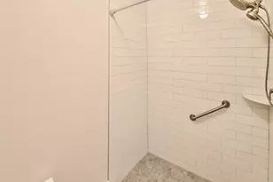 574A Ave E, Bayonne, NJ 07002 - Photo 11