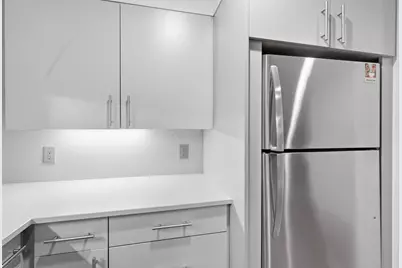 207 Shearwater Ct West #17, Jersey City, NJ 07305 - Photo 3