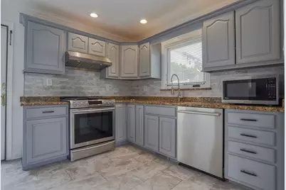 662 Ten Eyck Ave, Lyndhurst Township, NJ 07071 - Photo 1