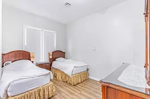 34 Wegman Pkwy, Jersey City, NJ 07305 - Photo 9