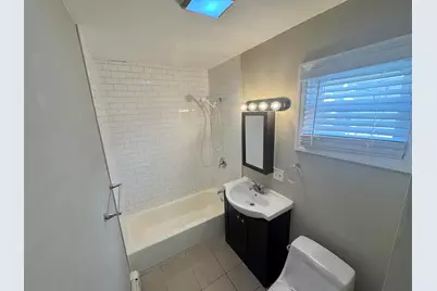 71 Suburbia Ct, Jersey City, NJ 07305 - Photo 11