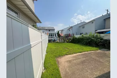 71 Suburbia Ct, Jersey City, NJ 07305 - Photo 13