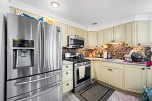 13 Schuyler Pl W, Bayonne, NJ 07002 - Photo 11