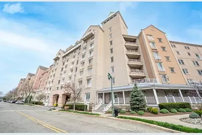 100 Shearwater Ct East #32, Jersey City, NJ 07305 - Photo 1