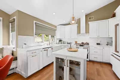 31 Colony Rd, Edgewater, NJ 07020 - Photo 9