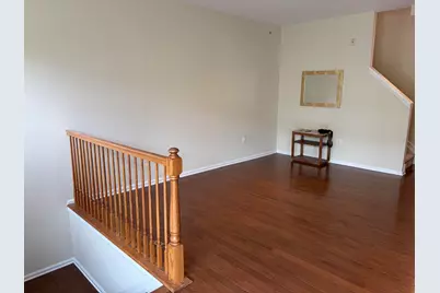 4 Swan Ct, Jersey City, NJ 07305 - Photo 3