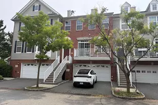 4 Swan Ct, Jersey City, NJ 07305 - Photo 1