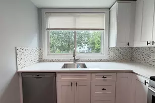 195 Hutton St, Jersey City, NJ 07307 - Photo 3