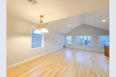 27 Jewett Ave, Jersey City, NJ 07304 - Photo 5