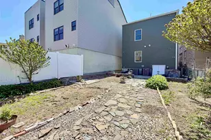 106 Poplar St, Jersey City, NJ 07307 - Photo 25