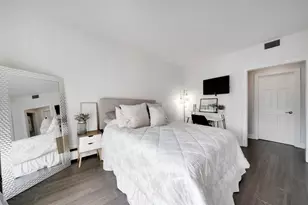 204 Shearwater Ct W, Jersey City, NJ 07305 - Photo 11