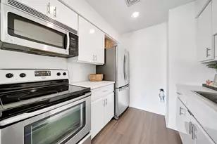 204 Shearwater Ct W, Jersey City, NJ 07305 - Photo 9