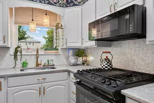 29 Parkside Ln, Bayonne, NJ 07002 - Photo 13