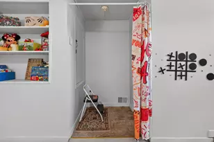 29 Parkside Ln, Bayonne, NJ 07002 - Photo 21