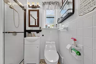 29 Parkside Ln, Bayonne, NJ 07002 - Photo 9