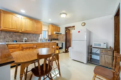 829 Roosevelt Ave, Secaucus, NJ 07094 - Photo 7