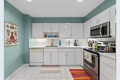 208 Shearwater Ct West #32, Jersey City, NJ 07305 - Photo 9