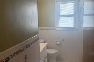 17 Centre Ln, Bayonne, NJ 07002 - Photo 15
