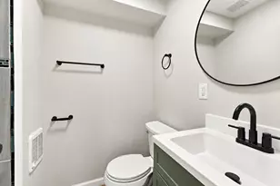 13 Laurel Ct, Jersey City, NJ 07302 - Photo 9